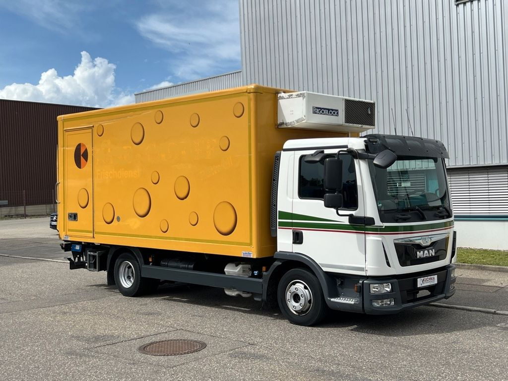 MAN TGL 8.220 Kühlkoffer 5,26m LBW Klima Luftgef. MAN TGL 8.220 Kühlkoffer 5,26m LBW Klima Luftgef. - Samochód dostawczy chłodnia: zdjęcie 1 MAN TGL 8.220 Kühlkoffer 5,26m LBW Klima Luftgef. MAN TGL 8.220 Kühlkoffer 5,26m LBW Klima Luftgef. - Samochód dostawczy chłodnia: zdjęcie 1