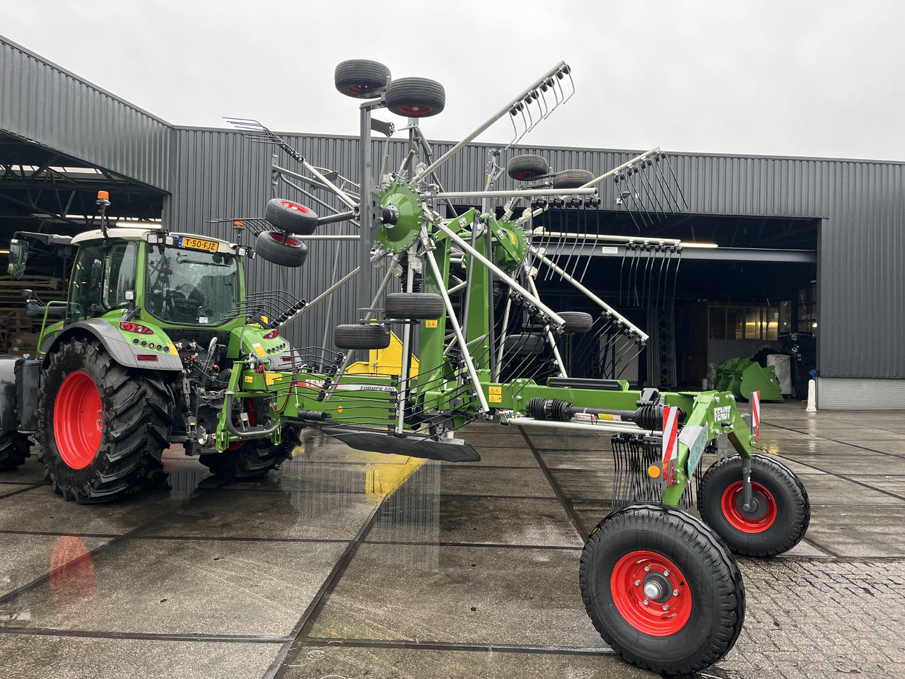 FENDT Former 880 - Przetrząsacz: zdjęcie 1 FENDT Former 880 - Przetrząsacz: zdjęcie 1