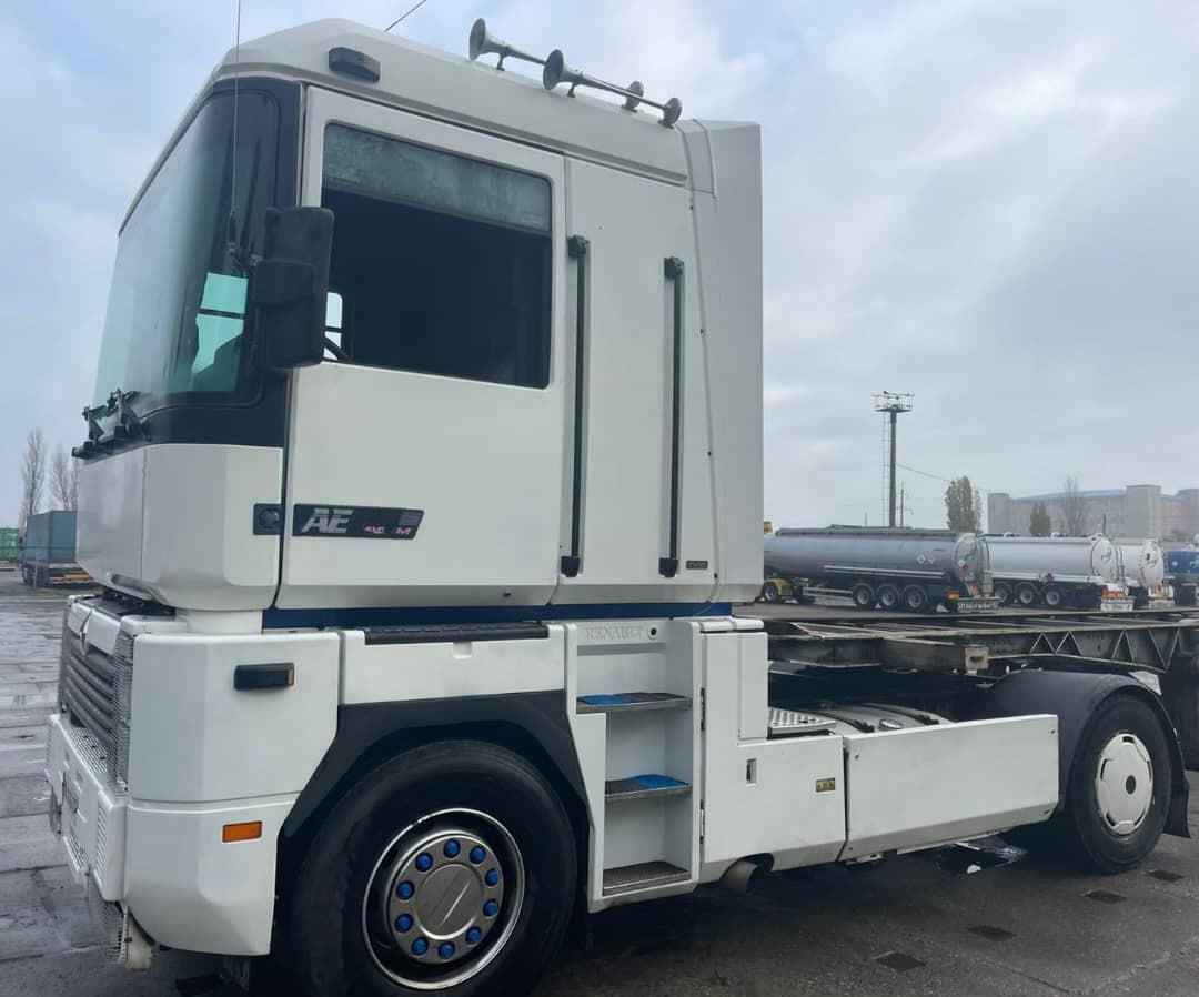 RENAULT - Ciągnik siodłowy: zdjęcie 2 RENAULT - Ciągnik siodłowy: zdjęcie 2