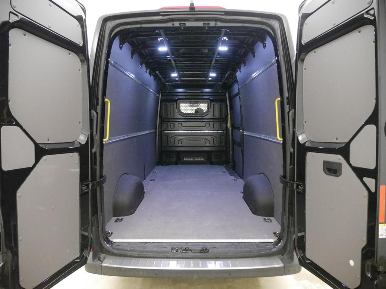 Volkswagen Crafter Kasten 35 L4H3 NAVI DAB PDC KAMERA - Furgon: zdjęcie 4 Volkswagen Crafter Kasten 35 L4H3 NAVI DAB PDC KAMERA - Furgon: zdjęcie 4