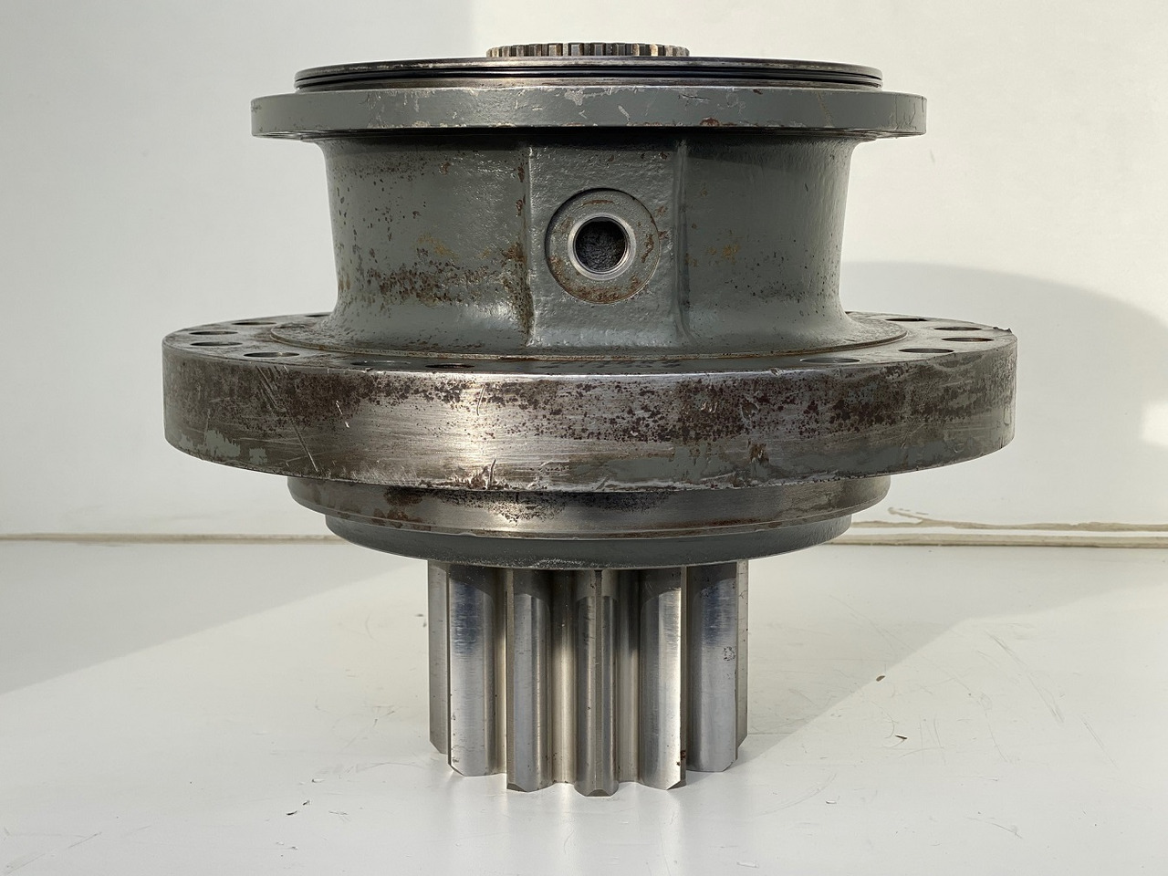 Liebherr Abtriebswellengehäuse ID-Nr.90018934 mit Abtriebswelle ID-Nr.90204999. SAT275/260 - SAT275/261 - SAT275/266 - SAT275/289. #1788#1730# - Skrzynia biegów do Maszyn budowlanych: zdjęcie 1 Liebherr Abtriebswellengehäuse ID-Nr.90018934 mit Abtriebswelle ID-Nr.90204999. SAT275/260 - SAT275/261 - SAT275/266 - SAT275/289. #1788#1730# - Skrzynia biegów do Maszyn budowlanych: zdjęcie 1