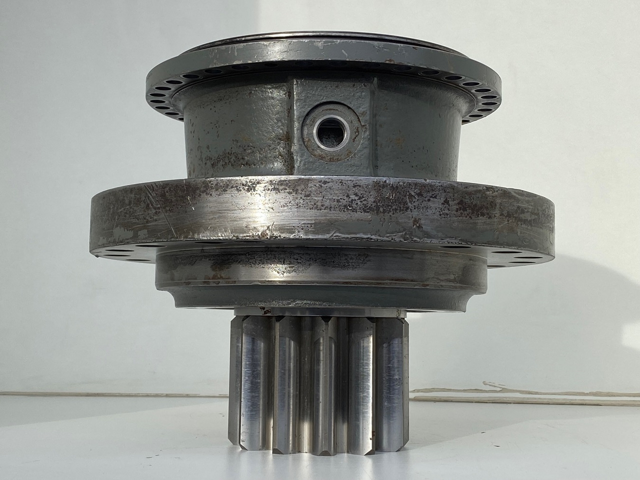 Liebherr Abtriebswellengehäuse ID-Nr.90018934 mit Abtriebswelle ID-Nr.90204999. SAT275/260 - SAT275/261 - SAT275/266 - SAT275/289. #1788#1730# - Skrzynia biegów do Maszyn budowlanych: zdjęcie 2 Liebherr Abtriebswellengehäuse ID-Nr.90018934 mit Abtriebswelle ID-Nr.90204999. SAT275/260 - SAT275/261 - SAT275/266 - SAT275/289. #1788#1730# - Skrzynia biegów do Maszyn budowlanych: zdjęcie 2