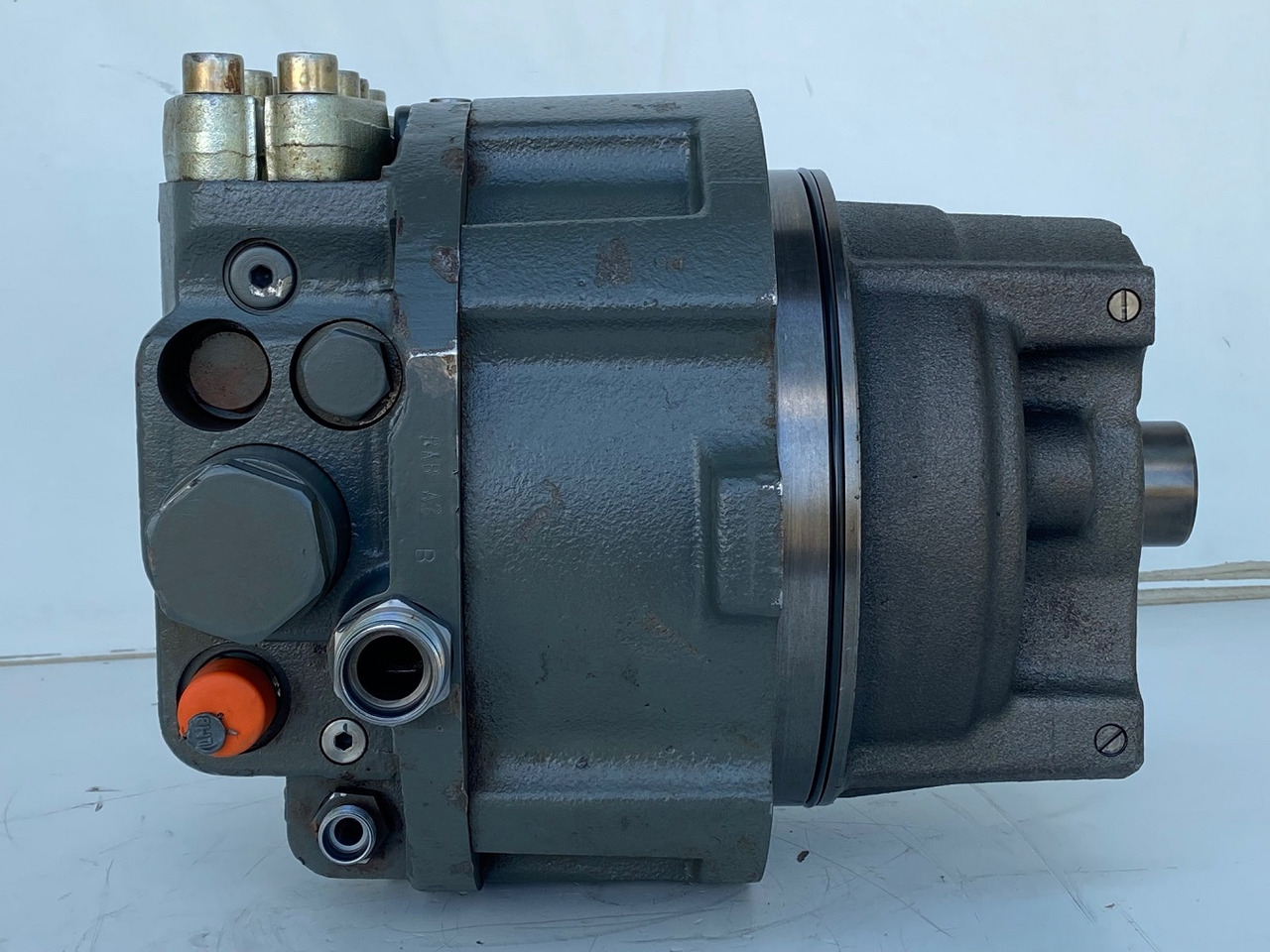 Liebherr Hydraulikeinbaumotor CMVE O 108. ID-Nr.10118562 - ID-Nr.10132610 - ID-Nr.10129048. LOS1916, LOS916, LOS926, R906, R916, R918, R920, R922, R924, R926COMP, R926, R936. #27979# - Silnik hydrauliczny do Koparek gąsienicowych: zdjęcie 2 Liebherr Hydraulikeinbaumotor CMVE O 108. ID-Nr.10118562 - ID-Nr.10132610 - ID-Nr.10129048. LOS1916, LOS916, LOS926, R906, R916, R918, R920, R922, R924, R926COMP, R926, R936. #27979# - Silnik hydrauliczny do Koparek gąsienicowych: zdjęcie 2