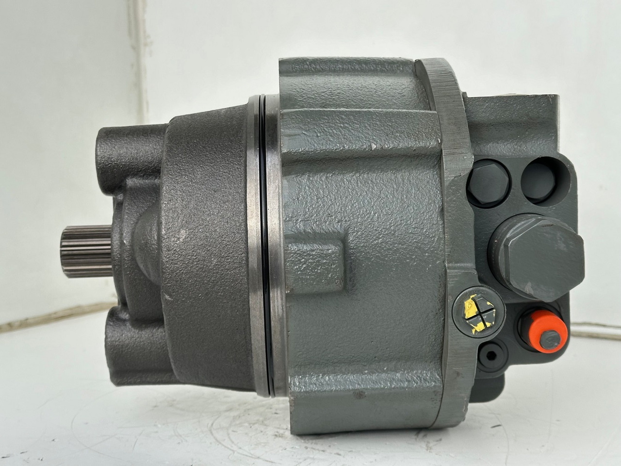 Liebherr Hydraulikeinbaumotor CMVE O 135. ID-Nr.10129570 - ID-Nr.11439804. FAT400P112 - FAT550P093. R930, R934, R936, R940, R944, R946, R950T. #10129570.21538# - Silnik hydrauliczny do Maszyn budowlanych: zdjęcie 3 Liebherr Hydraulikeinbaumotor CMVE O 135. ID-Nr.10129570 - ID-Nr.11439804. FAT400P112 - FAT550P093. R930, R934, R936, R940, R944, R946, R950T. #10129570.21538# - Silnik hydrauliczny do Maszyn budowlanych: zdjęcie 3