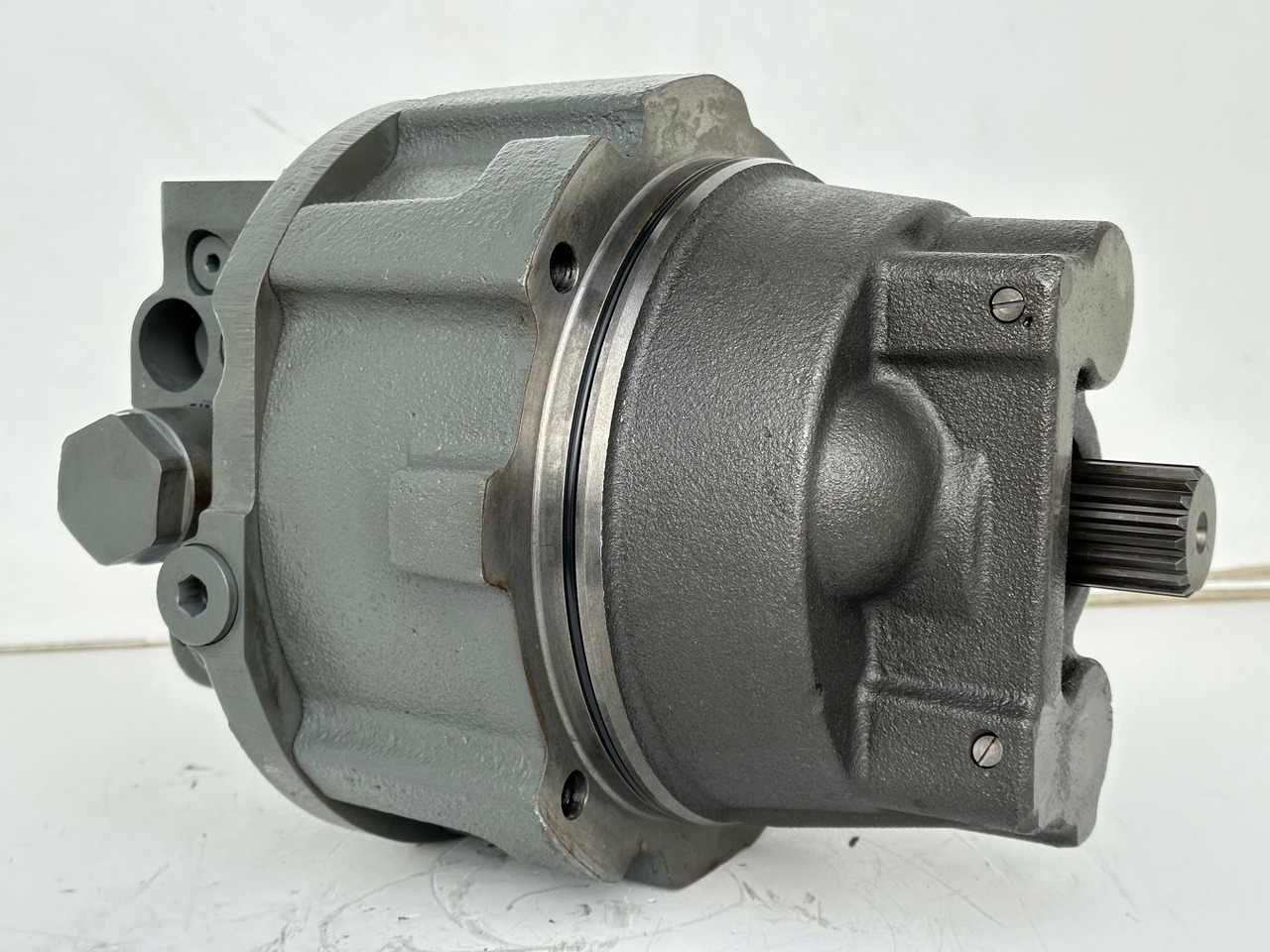 Liebherr Hydraulikeinbaumotor CMVE O 135. ID-Nr.10129570 - ID-Nr.11439804. FAT400P112 - FAT550P093. R930, R934, R936, R940, R944, R946, R950T. #10129570.21538# - Silnik hydrauliczny do Maszyn budowlanych: zdjęcie 2 Liebherr Hydraulikeinbaumotor CMVE O 135. ID-Nr.10129570 - ID-Nr.11439804. FAT400P112 - FAT550P093. R930, R934, R936, R940, R944, R946, R950T. #10129570.21538# - Silnik hydrauliczny do Maszyn budowlanych: zdjęcie 2
