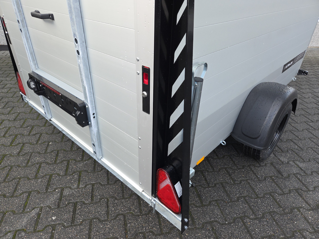 ALUBOXX Deckelanhänger GTB 1350 VT3 Ultra Low 251x151cm 1350kg - Przyczepa motocyklowa: zdjęcie 3 ALUBOXX Deckelanhänger GTB 1350 VT3 Ultra Low 251x151cm 1350kg - Przyczepa motocyklowa: zdjęcie 3