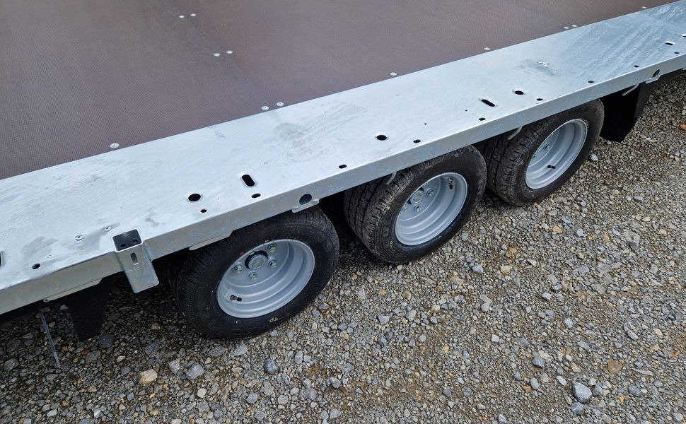 Brian James Trailer Connect 500x210cm plattform blackline Tridem 10" (XXL) 3500kg - Przyczepa platforma/ Skrzyniowa: zdjęcie 1 Brian James Trailer Connect 500x210cm plattform blackline Tridem 10" (XXL) 3500kg - Przyczepa platforma/ Skrzyniowa: zdjęcie 1