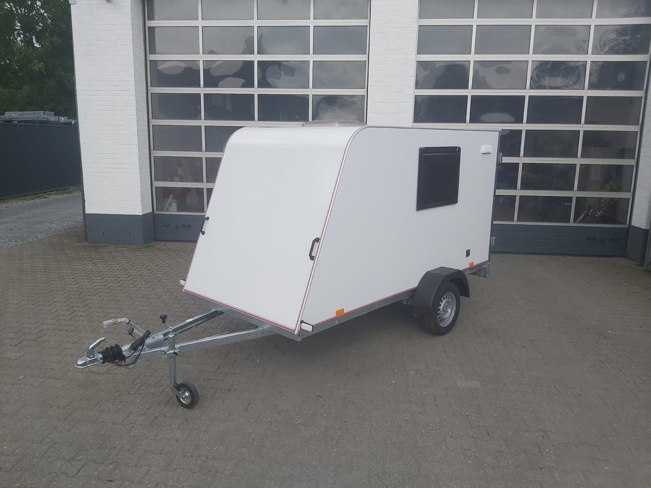 Kargo Camp TFS S Midi 320x150x150cm aero Seitentür Fenster Strom 230V (S) 750kg gebremst Modell 22 - Przyczepa kempingowa: zdjęcie 5 Kargo Camp TFS S Midi 320x150x150cm aero Seitentür Fenster Strom 230V (S) 750kg gebremst Modell 22 - Przyczepa kempingowa: zdjęcie 5