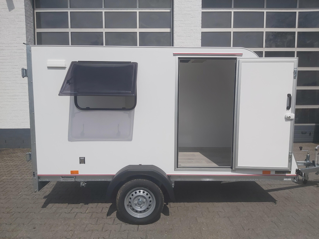Kargo Camp TFS S Midi 320x150x150cm aero Seitentür Fenster Strom 230V (S) 750kg gebremst Modell 22 - Przyczepa kempingowa: zdjęcie 4 Kargo Camp TFS S Midi 320x150x150cm aero Seitentür Fenster Strom 230V (S) 750kg gebremst Modell 22 - Przyczepa kempingowa: zdjęcie 4