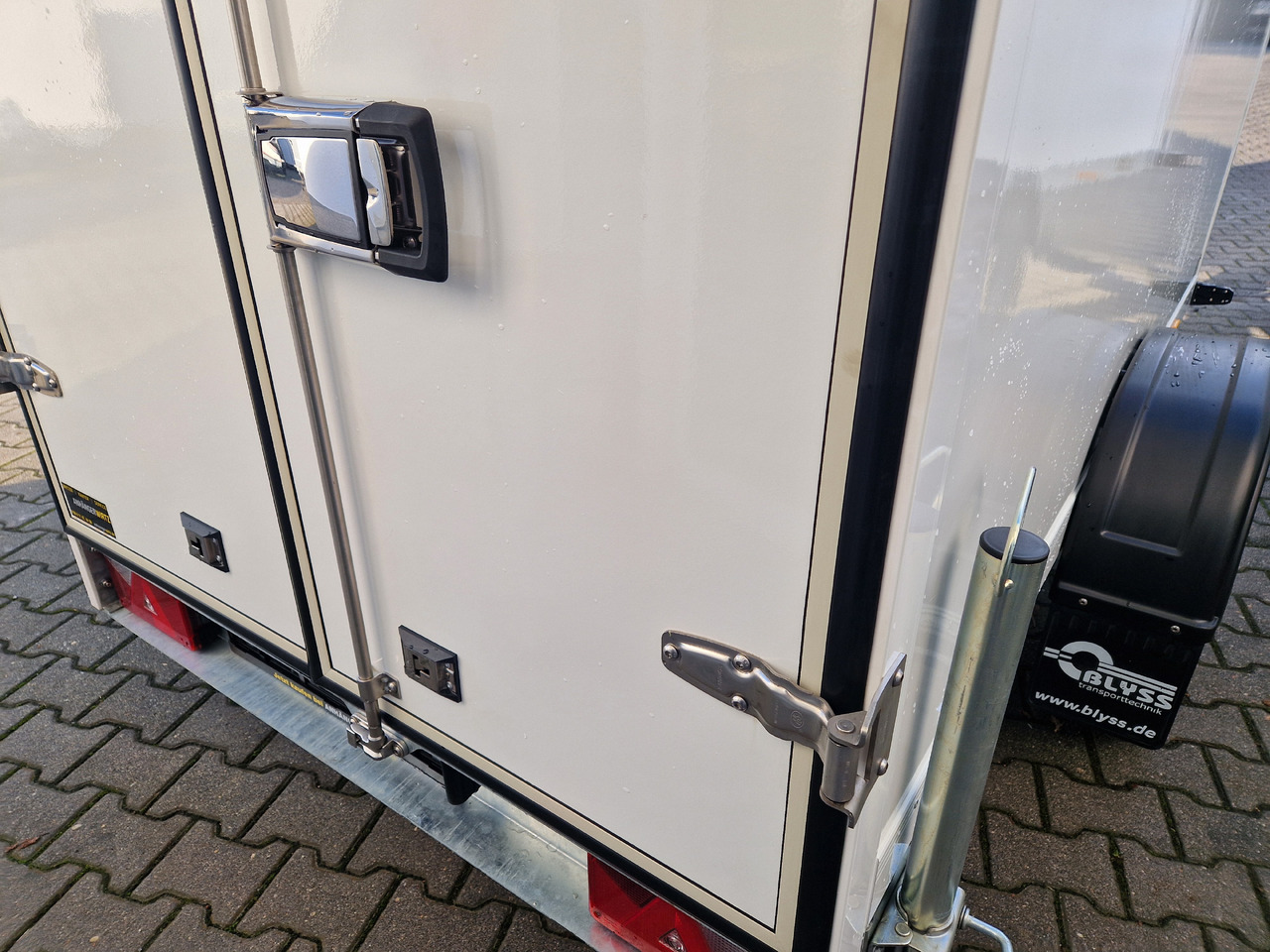 Kargo FS1326/150HL 255x134x150cm GFK Zurrsystem (S) 100km/H 1300kg - Przyczepa zamknięte nadwozie: zdjęcie 3 Kargo FS1326/150HL 255x134x150cm GFK Zurrsystem (S) 100km/H 1300kg - Przyczepa zamknięte nadwozie: zdjęcie 3