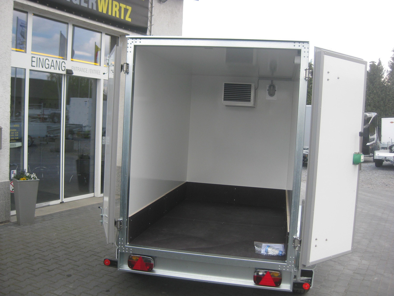 Przyczepa chłodnia Kühlanhänger AZKF 2025/145 243x144x180cm GOVI 4 Kühlaggregat 60 Frioliner Januar Aktion: zdjęcie 7 Przyczepa chłodnia Kühlanhänger AZKF 2025/145 243x144x180cm GOVI 4 Kühlaggregat 60 Frioliner Januar Aktion: zdjęcie 7