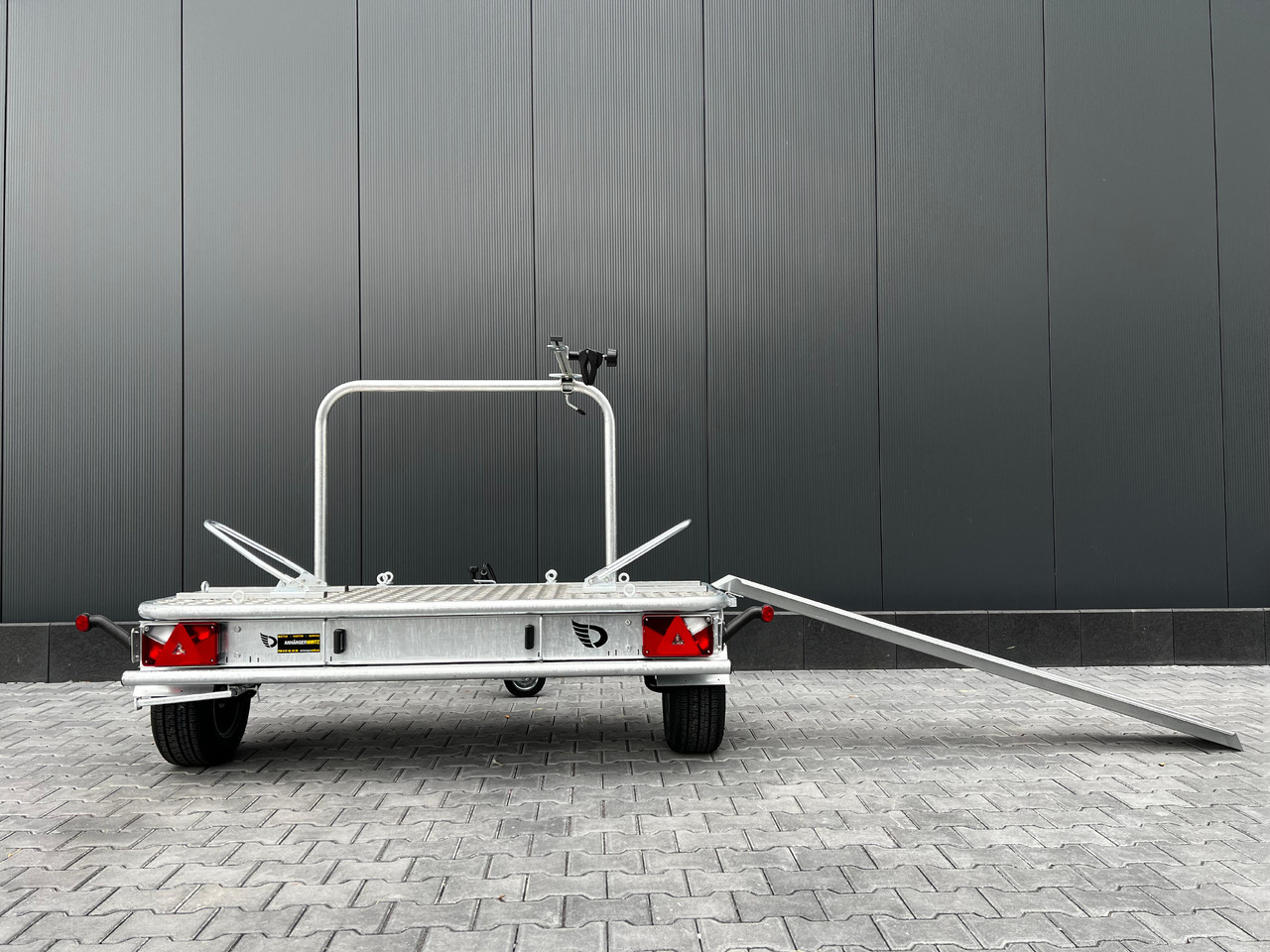 Motorradanhänger Roadster Motocamp 1 quer 200x80cm 750kg 100km/H - Przyczepa motocyklowa: zdjęcie 4 Motorradanhänger Roadster Motocamp 1 quer 200x80cm 750kg 100km/H - Przyczepa motocyklowa: zdjęcie 4