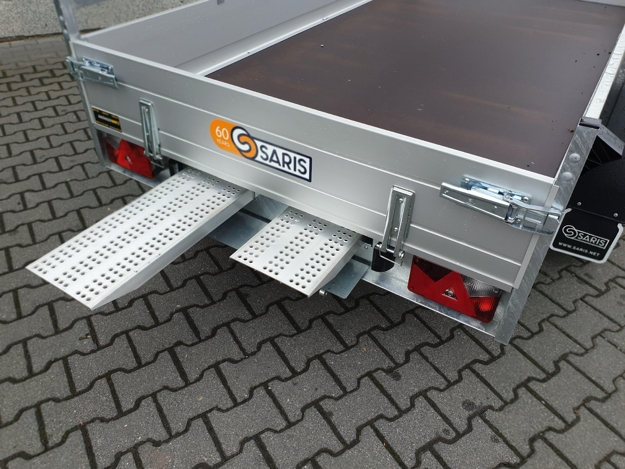 Saris Anhänger FW2000 McAlu Pro MP 305x155x45cm Auffahrrampen (M) 2000kg Winter Aktion - Przyczepa platforma/ Skrzyniowa: zdjęcie 2 Saris Anhänger FW2000 McAlu Pro MP 305x155x45cm Auffahrrampen (M) 2000kg Winter Aktion - Przyczepa platforma/ Skrzyniowa: zdjęcie 2