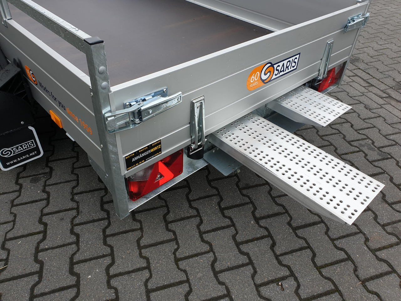 Saris Anhänger FW2000 McAlu Pro MP 305x155x45cm Auffahrrampen (M) 2000kg Winter Aktion - Przyczepa platforma/ Skrzyniowa: zdjęcie 3 Saris Anhänger FW2000 McAlu Pro MP 305x155x45cm Auffahrrampen (M) 2000kg Winter Aktion - Przyczepa platforma/ Skrzyniowa: zdjęcie 3