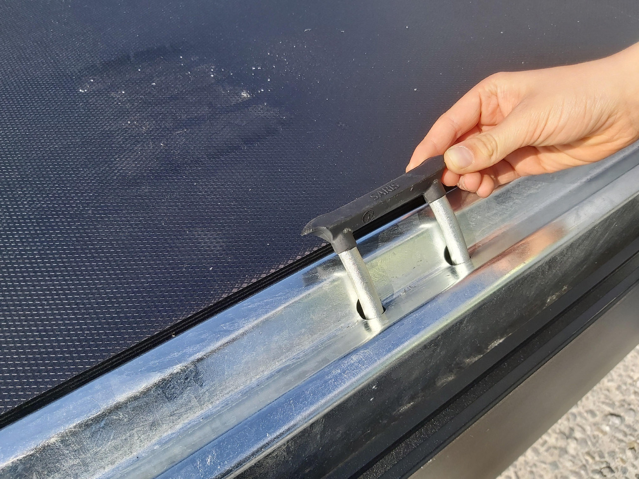 Saris PL 256 150 1500 1 256x150x30cm black Edition LED Beleuchtung 13" 1500kg Online - Przyczepa platforma/ Skrzyniowa: zdjęcie 2 Saris PL 256 150 1500 1 256x150x30cm black Edition LED Beleuchtung 13" 1500kg Online - Przyczepa platforma/ Skrzyniowa: zdjęcie 2