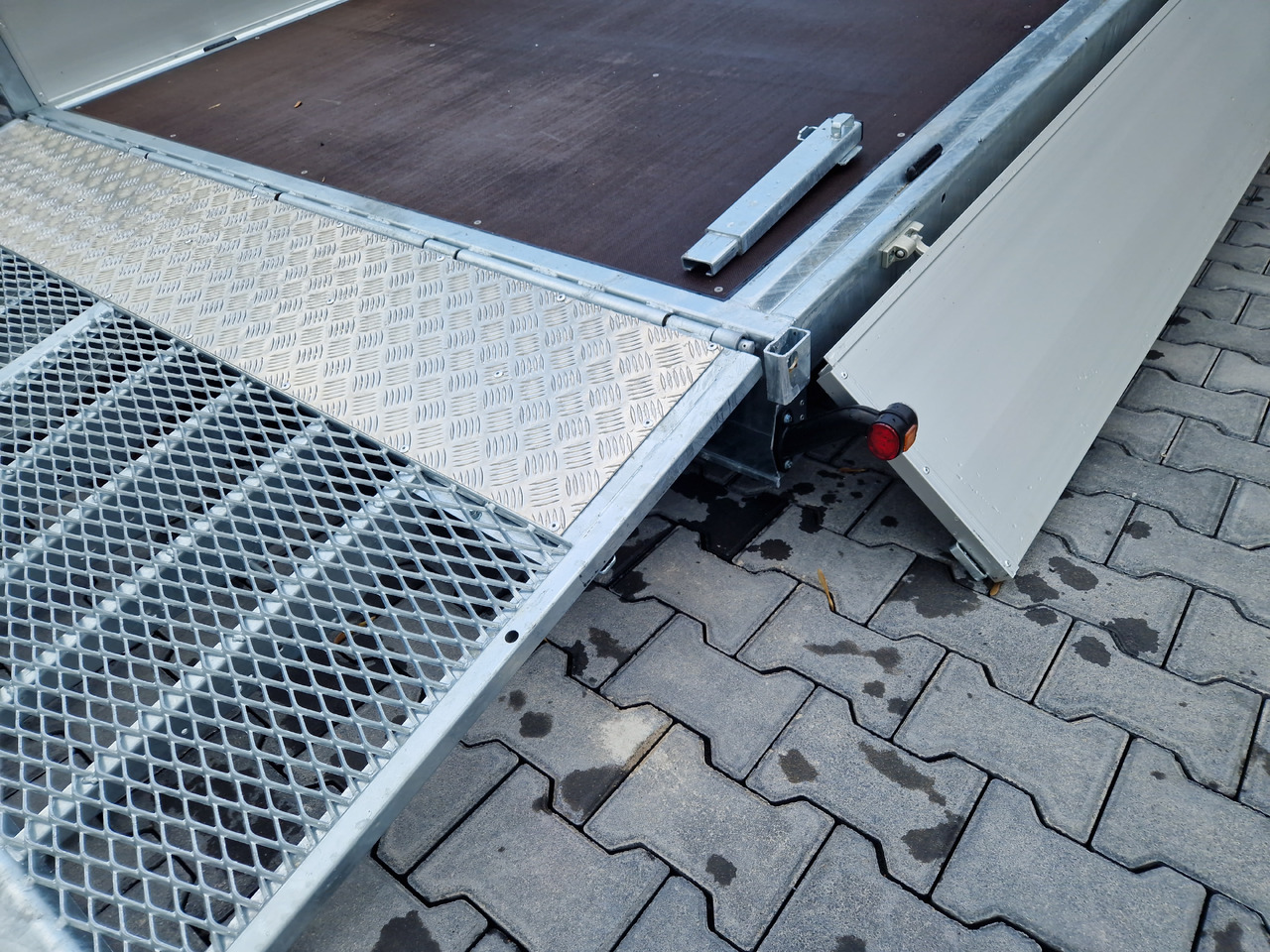 Variant Maschinentransporter 3562 UX Maxi Load 620x210x30cm LED Felgen black 3500kg 2025 - Przyczepa do transportu maszyn: zdjęcie 4 Variant Maschinentransporter 3562 UX Maxi Load 620x210x30cm LED Felgen black 3500kg 2025 - Przyczepa do transportu maszyn: zdjęcie 4