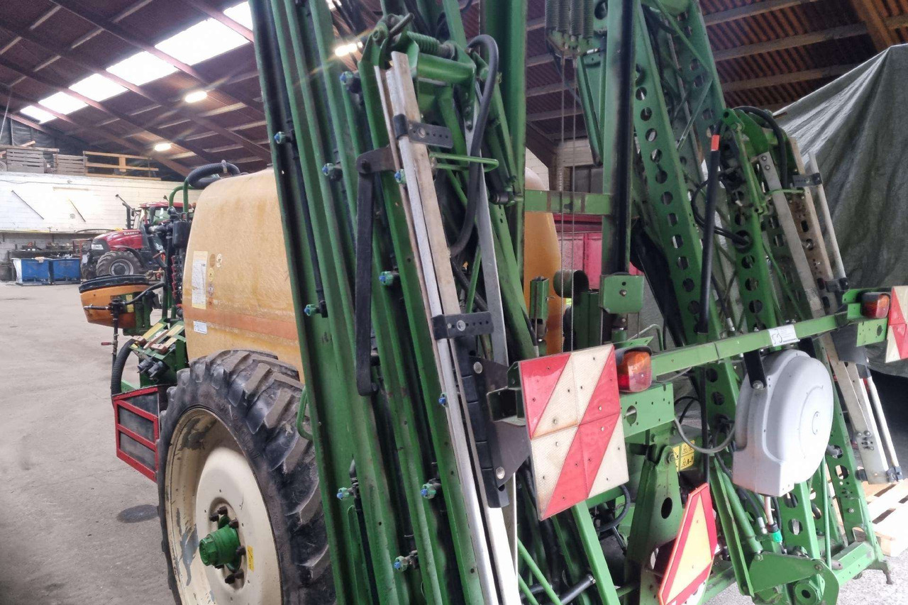 Amazone UG 3000 - Opryskiwacz polowy: zdjęcie 4 Amazone UG 3000 - Opryskiwacz polowy: zdjęcie 4