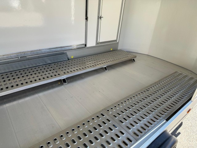 Cheval Liberte Debon Roadster 1000 Sandwich 3500 kg, 100 km/h, 495x200x202cm - Przyczepa zamknięte nadwozie: zdjęcie 5 Cheval Liberte Debon Roadster 1000 Sandwich 3500 kg, 100 km/h, 495x200x202cm - Przyczepa zamknięte nadwozie: zdjęcie 5