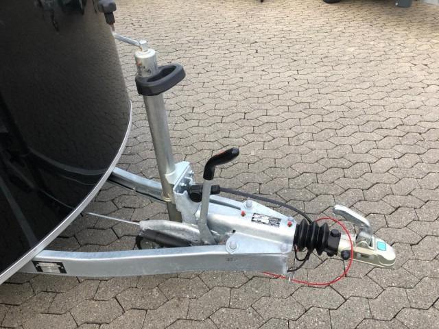 Cheval Liberte Debon Roadster 500 Alu 2600 kg, 100 km/h, 320x167x200cm - Przyczepa zamknięte nadwozie: zdjęcie 3 Cheval Liberte Debon Roadster 500 Alu 2600 kg, 100 km/h, 320x167x200cm - Przyczepa zamknięte nadwozie: zdjęcie 3