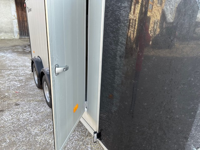 Cheval Liberte Debon Roadster 800 Alu + Türe 3500 kg, 100 km/h, 435x202x202cm - Przyczepa zamknięte nadwozie: zdjęcie 5 Cheval Liberte Debon Roadster 800 Alu + Türe 3500 kg, 100 km/h, 435x202x202cm - Przyczepa zamknięte nadwozie: zdjęcie 5