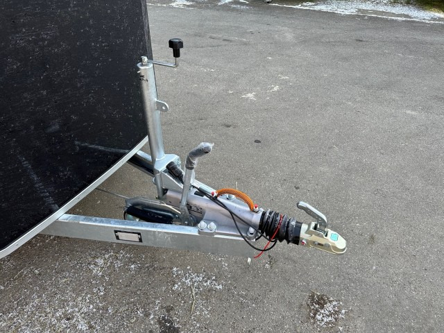 Cheval Liberte Debon Roadster 800 Alu + Türe 3500 kg, 100 km/h, 435x202x202cm - Przyczepa zamknięte nadwozie: zdjęcie 2 Cheval Liberte Debon Roadster 800 Alu + Türe 3500 kg, 100 km/h, 435x202x202cm - Przyczepa zamknięte nadwozie: zdjęcie 2