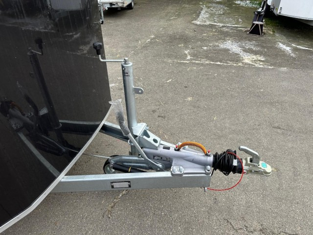 Cheval Liberte Debon Roadster 900 Alu + Türe 3500 kg, 100 km/h, 495x202x202cm - Przyczepa zamknięte nadwozie: zdjęcie 2 Cheval Liberte Debon Roadster 900 Alu + Türe 3500 kg, 100 km/h, 495x202x202cm - Przyczepa zamknięte nadwozie: zdjęcie 2