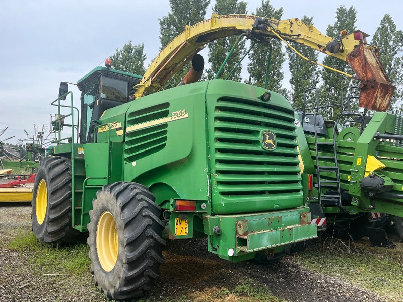 John Deere 7700 - Sieczkarnia: zdjęcie 3 John Deere 7700 - Sieczkarnia: zdjęcie 3