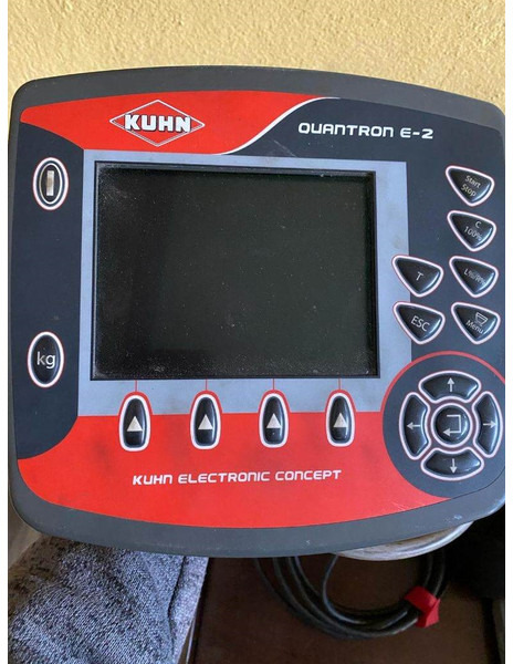 Rozsiewacz nawozów Kuhn Axis 40.1 W: zdjęcie 6