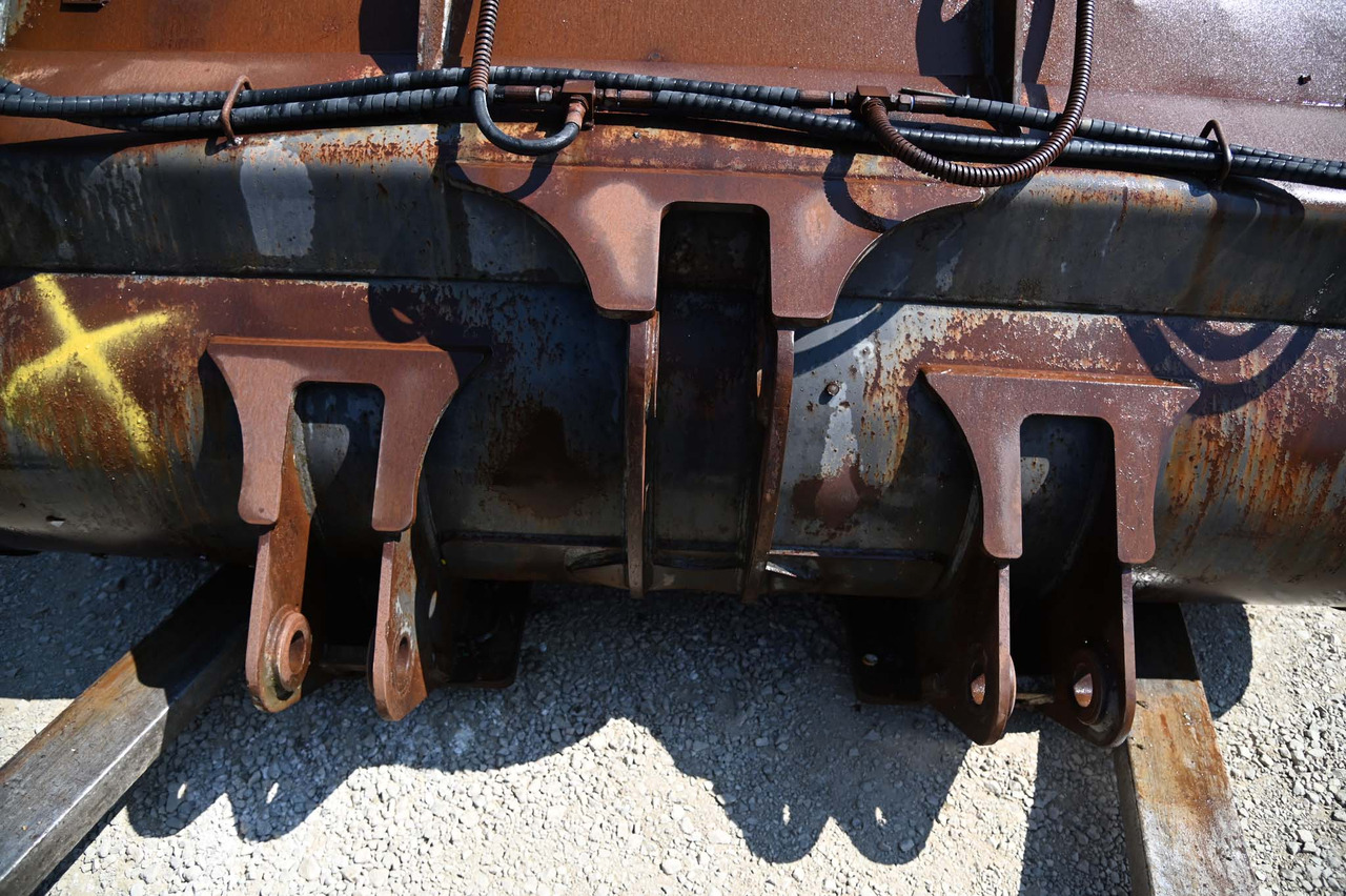 TREVI BENNE loader bucket 2500 mm - Łyżka do ładowarki: zdjęcie 5 TREVI BENNE loader bucket 2500 mm - Łyżka do ładowarki: zdjęcie 5