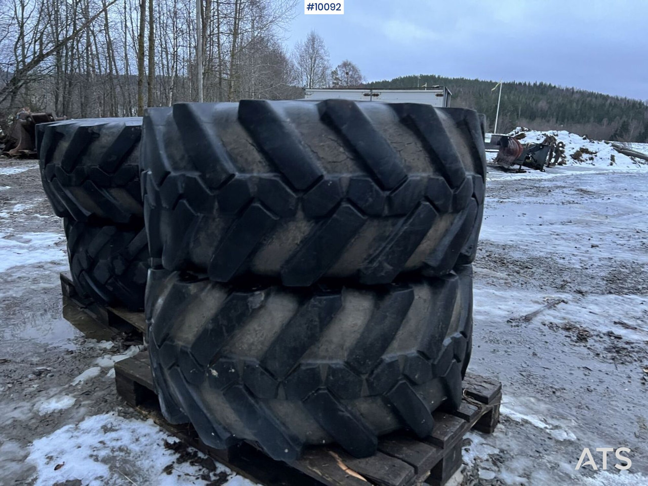 4pcs 18R19.5 Michelin tires on rims - Opona do Maszyn budowlanych: zdjęcie 3 4pcs 18R19.5 Michelin tires on rims - Opona do Maszyn budowlanych: zdjęcie 3