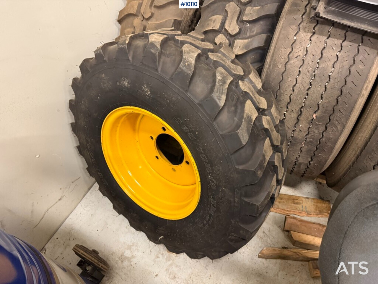 Construction tires with rims Dunlop SP T9 365/70R18 - Inna maszyna: zdjęcie 1 Construction tires with rims Dunlop SP T9 365/70R18 - Inna maszyna: zdjęcie 1