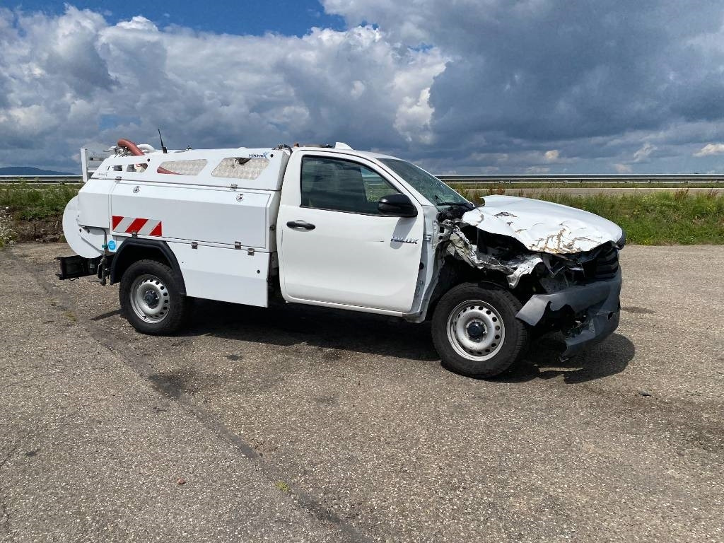 Toyota HILUX 2.4 D4D /MINIMAX COMBINE LONGWAY endommagé - Samochód asenizacyjny: zdjęcie 3 Toyota HILUX 2.4 D4D /MINIMAX COMBINE LONGWAY endommagé - Samochód asenizacyjny: zdjęcie 3
