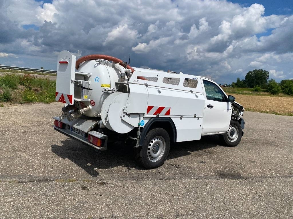 Toyota HILUX 2.4 D4D /MINIMAX COMBINE LONGWAY endommagé - Samochód asenizacyjny: zdjęcie 4 Toyota HILUX 2.4 D4D /MINIMAX COMBINE LONGWAY endommagé - Samochód asenizacyjny: zdjęcie 4