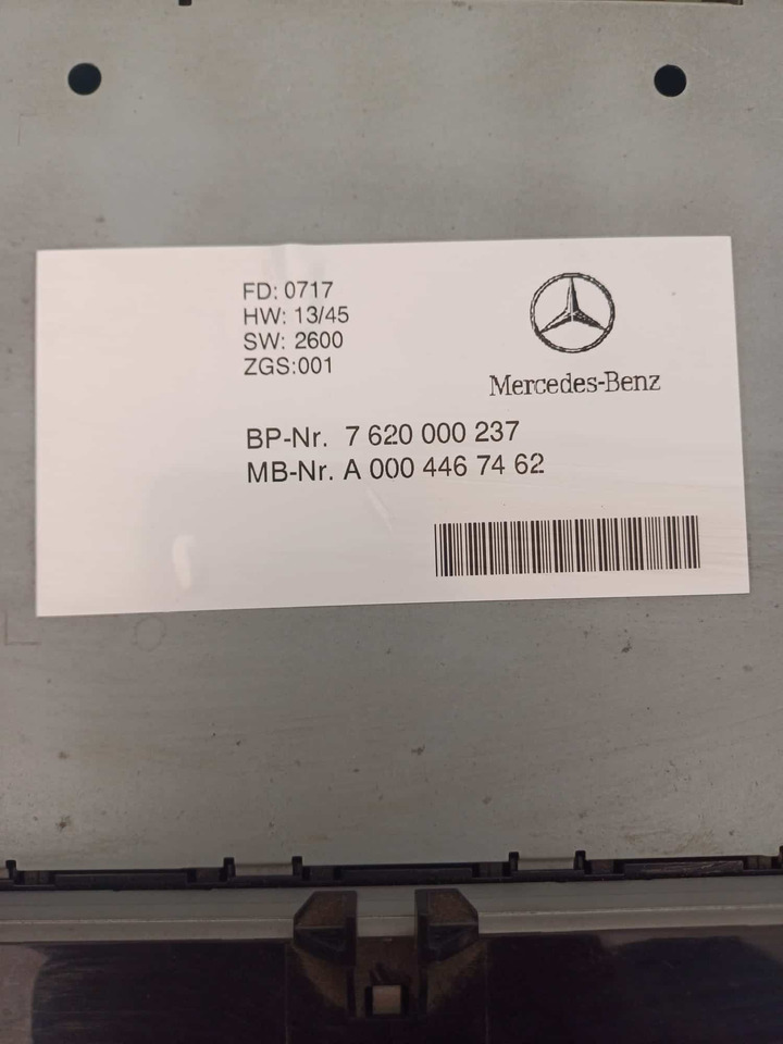 Autoradio Mercedes-Benz Actros MP4 - Układ elektryczny: zdjęcie 2 Autoradio Mercedes-Benz Actros MP4 - Układ elektryczny: zdjęcie 2