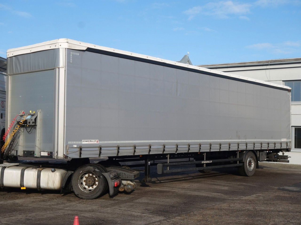Schwarzmüller SPA 3/E Standard, 1 Achse, SAF SPA 3/E Standard, 1 Achse, SAF - Naczepa plandeka: zdjęcie 1 Schwarzmüller SPA 3/E Standard, 1 Achse, SAF SPA 3/E Standard, 1 Achse, SAF - Naczepa plandeka: zdjęcie 1