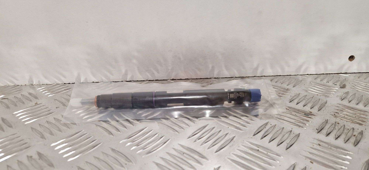 JCB 320/06827 fuel injector Delphi injector 28229876 68kw – 93kw - Silnik i części do Maszyn budowlanych: zdjęcie 1 JCB 320/06827 fuel injector Delphi injector 28229876 68kw – 93kw - Silnik i części do Maszyn budowlanych: zdjęcie 1