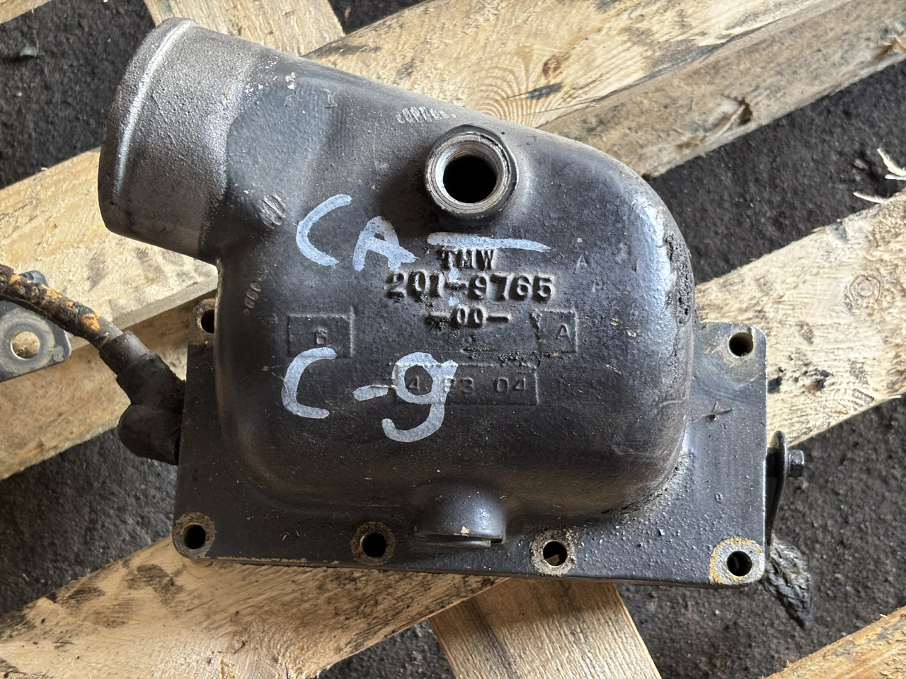 CAT Caterpillar C9 201-9765 Kolanko Wlotu Powietrza 2019765 - Rura dolotowa do Maszyn rolniczych: zdjęcie 1 CAT Caterpillar C9 201-9765 Kolanko Wlotu Powietrza 2019765 - Rura dolotowa do Maszyn rolniczych: zdjęcie 1