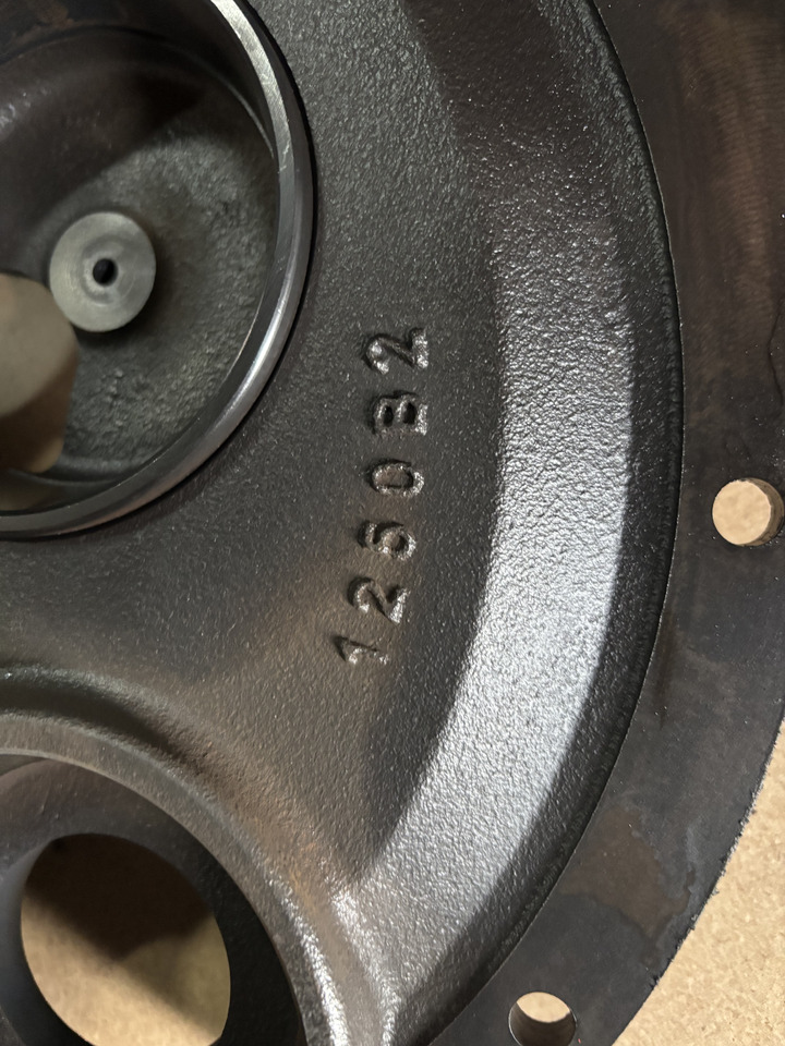 Claas AXION 830 CMATIC Pokrywa Przekładni 00 1149 385 1 0011493851 - Przekładnia do Kombajnów zbożowych: zdjęcie 3 Claas AXION 830 CMATIC Pokrywa Przekładni 00 1149 385 1 0011493851 - Przekładnia do Kombajnów zbożowych: zdjęcie 3