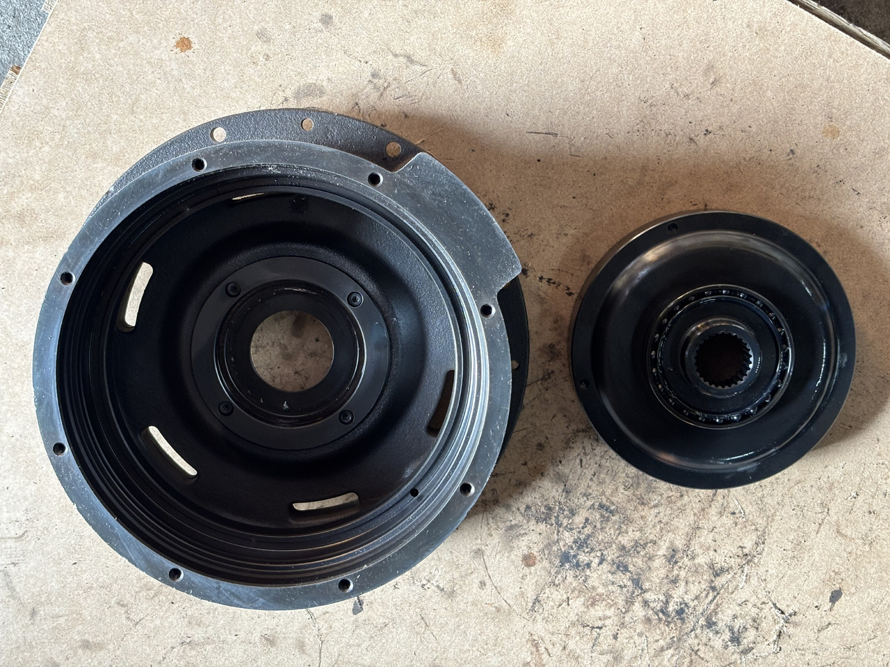 Claas AXION 830 Obudowa przekładni, koło 0011343521 0011606761 0011343611 - Skrzynia biegów i części do Maszyn rolniczych: zdjęcie 1 Claas AXION 830 Obudowa przekładni, koło 0011343521 0011606761 0011343611 - Skrzynia biegów i części do Maszyn rolniczych: zdjęcie 1