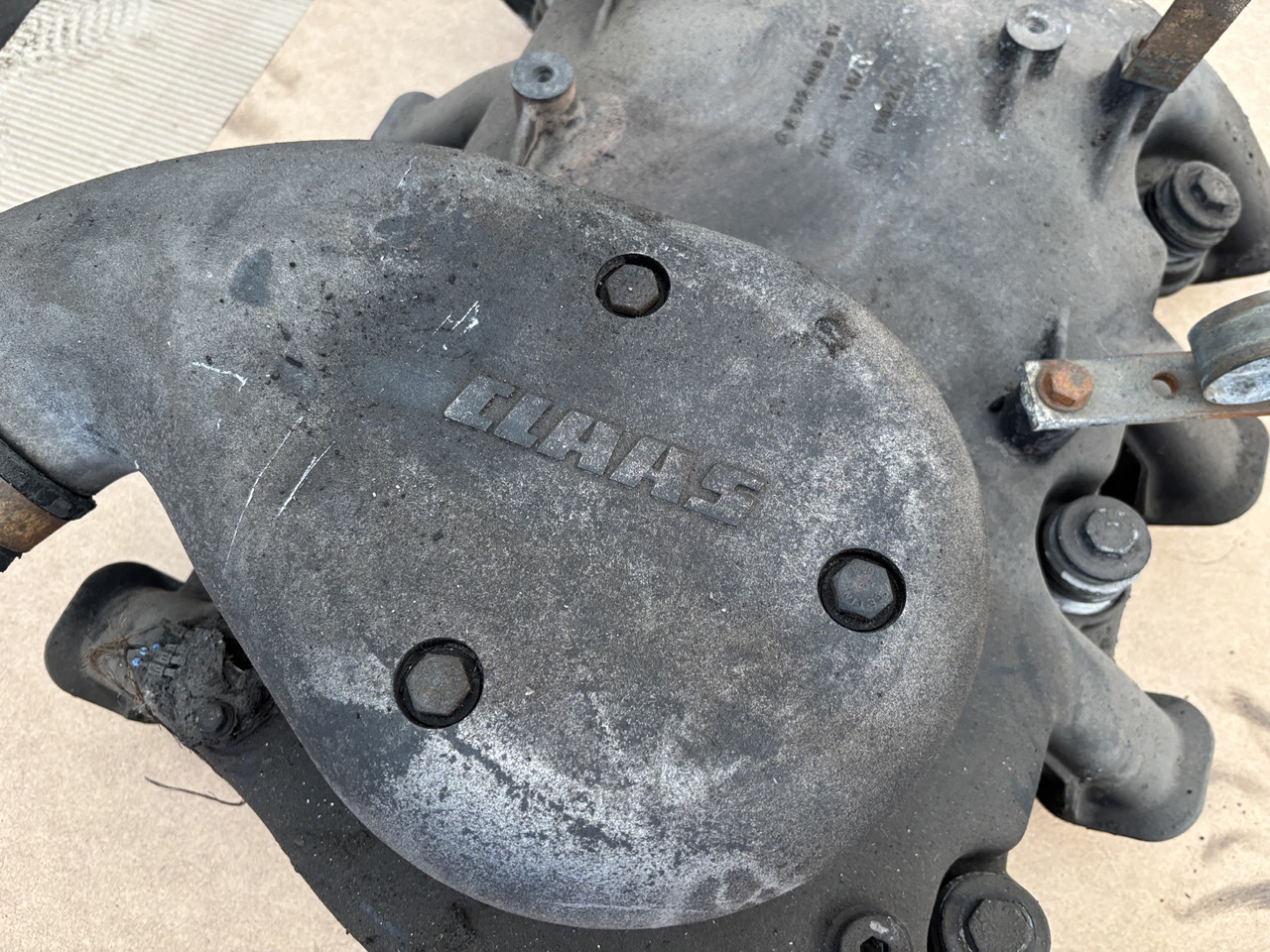 Claas Lexion 780 Kolektor Ssący OM502LA 5420982317 5420980617 - Kolektor ssący do Kombajnów zbożowych: zdjęcie 2 Claas Lexion 780 Kolektor Ssący OM502LA 5420982317 5420980617 - Kolektor ssący do Kombajnów zbożowych: zdjęcie 2