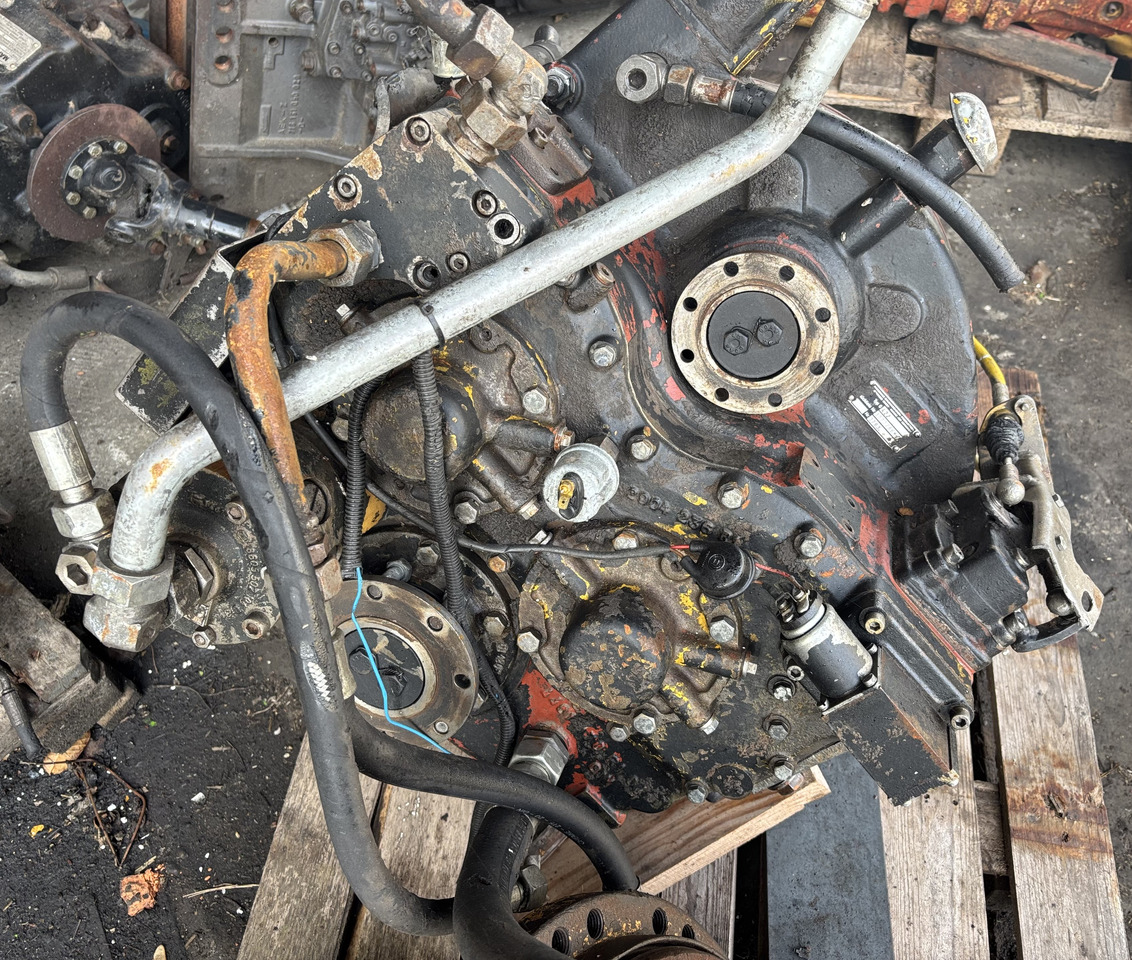 HANOMAG 422 Skrzynia Biegów do ładowarki kołowej HANOMAG 55 D - Skrzynia biegów do Maszyn rolniczych: zdjęcie 1 HANOMAG 422 Skrzynia Biegów do ładowarki kołowej HANOMAG 55 D - Skrzynia biegów do Maszyn rolniczych: zdjęcie 1