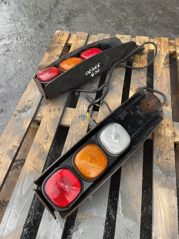 JCB 531 541 - lampy tylne 700/50-129 - Tylne światło do Maszyn budowlanych: zdjęcie 1 JCB 531 541 - lampy tylne 700/50-129 - Tylne światło do Maszyn budowlanych: zdjęcie 1