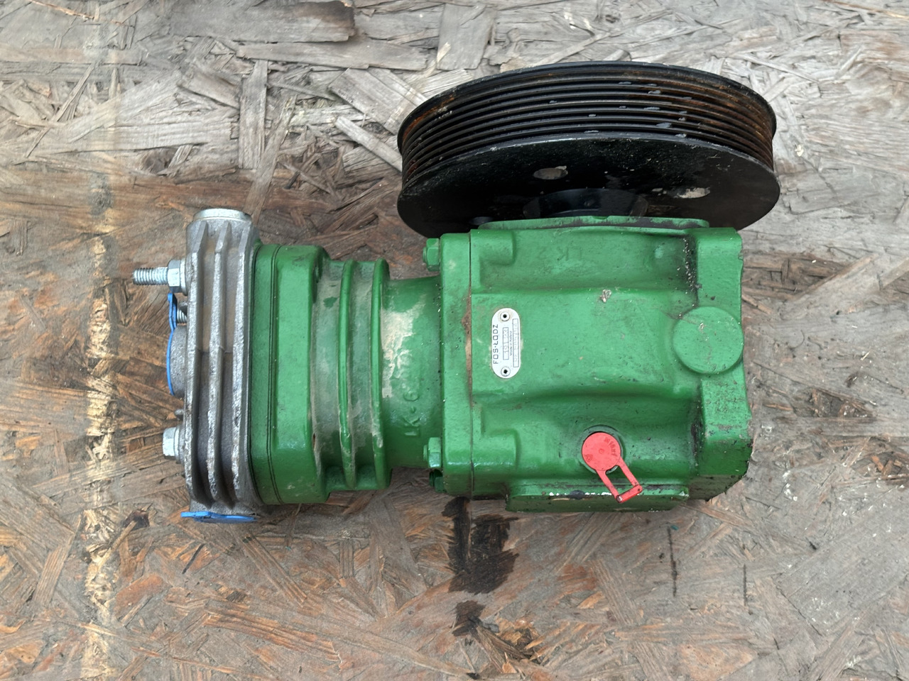 John Deere 8R 8RX 250 310 370 410 Kompresor Powietrza RE585794 - Sprężarka do Maszyn rolniczych: zdjęcie 5 John Deere 8R 8RX 250 310 370 410 Kompresor Powietrza RE585794 - Sprężarka do Maszyn rolniczych: zdjęcie 5