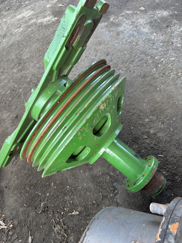 John Deere X9 1000 1100 - Front End Belt Drive Sheave, Fixed Speed W/ Clutch, LH - Pasek do Maszyn rolniczych: zdjęcie 1 John Deere X9 1000 1100 - Front End Belt Drive Sheave, Fixed Speed W/ Clutch, LH - Pasek do Maszyn rolniczych: zdjęcie 1