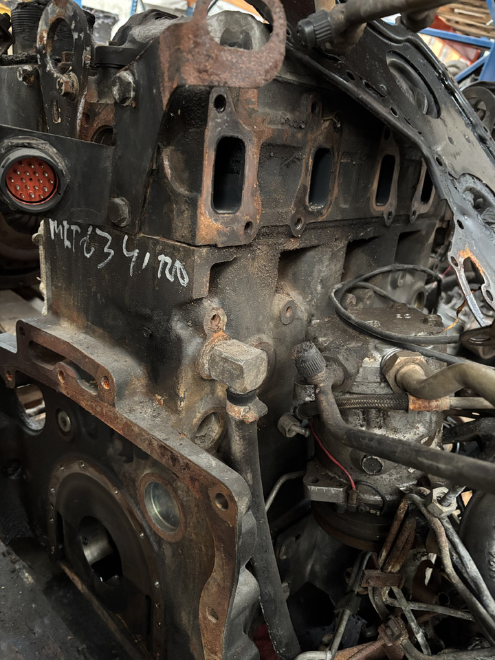 Manitou MLT 634-120 Perkins Silnik Blok Tryby Koło Pasowe Pokrywa Wał Korbowy CZĘŚCI - Wał korbowy do Maszyn rolniczych: zdjęcie 4 Manitou MLT 634-120 Perkins Silnik Blok Tryby Koło Pasowe Pokrywa Wał Korbowy CZĘŚCI - Wał korbowy do Maszyn rolniczych: zdjęcie 4