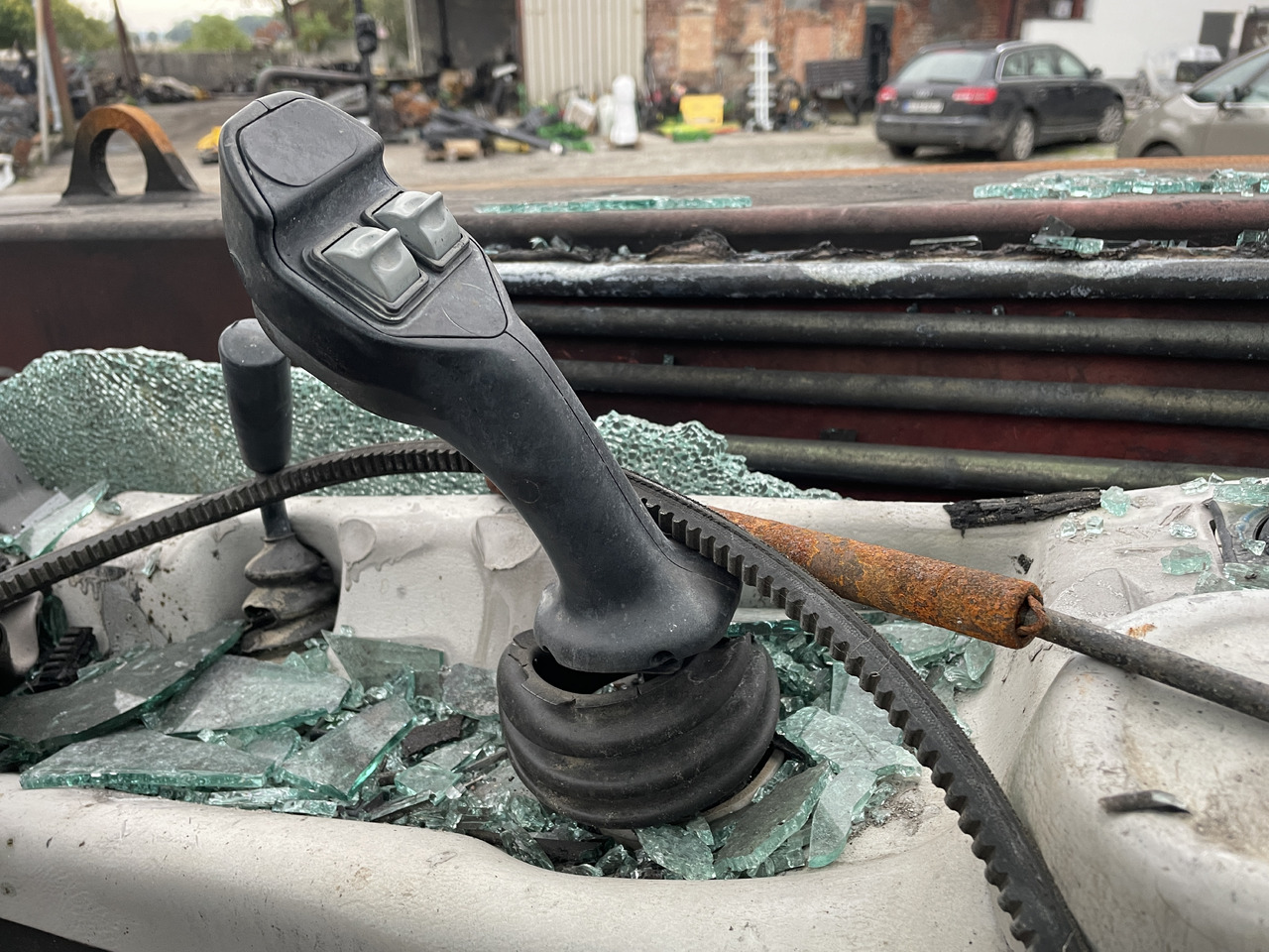 Manitou MLT 634 - joystick - Kabina i wnętrze do Urządzeń transportu wewnętrznego: zdjęcie 1 Manitou MLT 634 - joystick - Kabina i wnętrze do Urządzeń transportu wewnętrznego: zdjęcie 1