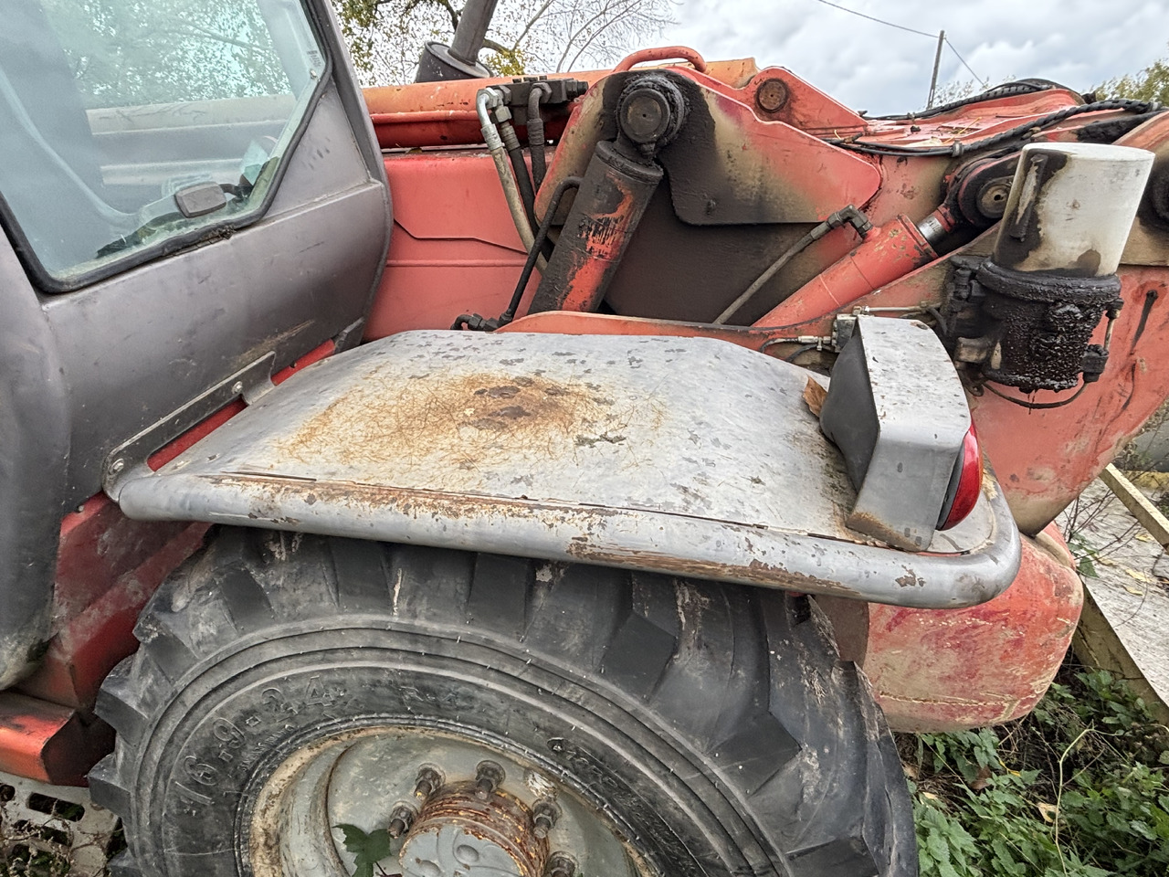 Manitou MT 1740 SLT - Ładowarka Teleskopowa - Nadkole Błotnik Owiewka Osłona - Nadwozie i zewnętrzne elementy do Maszyn budowlanych: zdjęcie 1 Manitou MT 1740 SLT - Ładowarka Teleskopowa - Nadkole Błotnik Owiewka Osłona - Nadwozie i zewnętrzne elementy do Maszyn budowlanych: zdjęcie 1