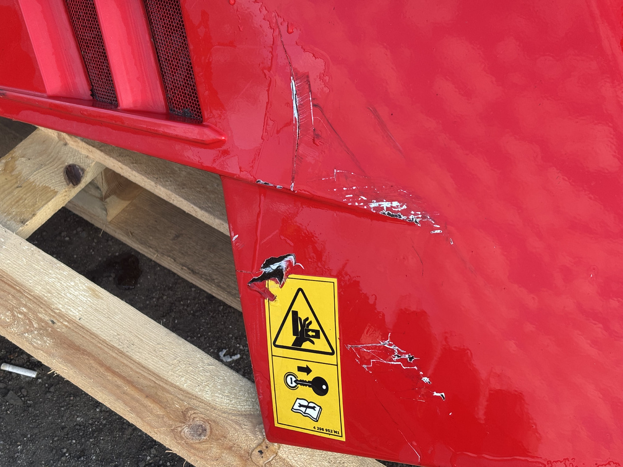 Massey Ferguson 5613 Obudowa Silnika Boczna Prawa - Nadwozie i zewnętrzne elementy do Maszyn rolniczych: zdjęcie 3 Massey Ferguson 5613 Obudowa Silnika Boczna Prawa - Nadwozie i zewnętrzne elementy do Maszyn rolniczych: zdjęcie 3