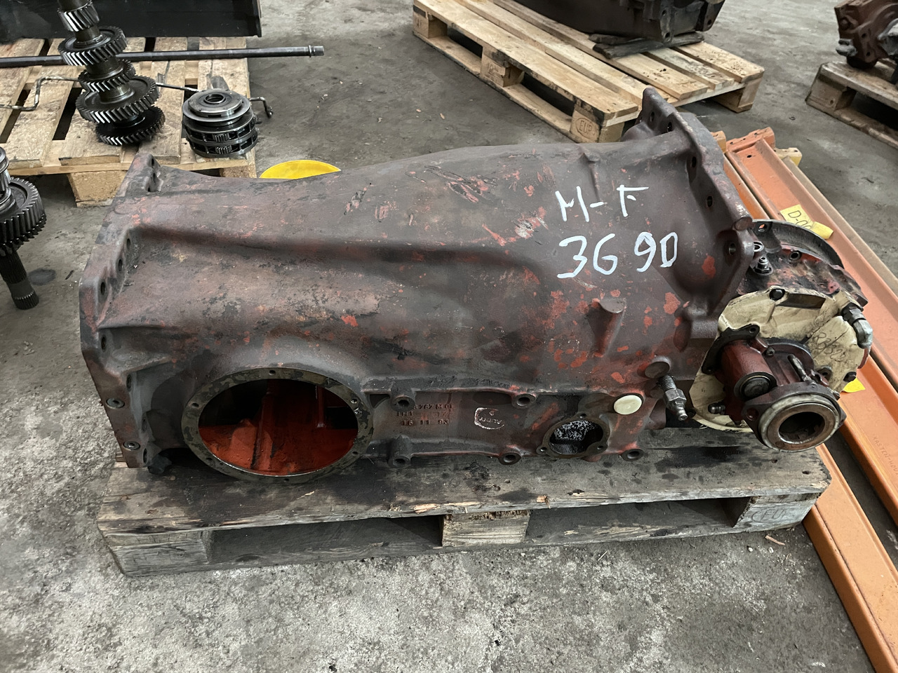 Massey Fergusson 3690 - skrzynia biegów - częśći - Skrzynia biegów do Maszyn rolniczych: zdjęcie 1 Massey Fergusson 3690 - skrzynia biegów - częśći - Skrzynia biegów do Maszyn rolniczych: zdjęcie 1