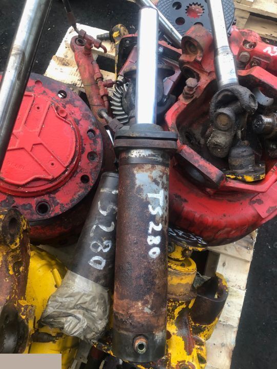 Matbro ts 280 - Siłownik Skrętu - Siłownik hydrauliczny do Maszyn rolniczych: zdjęcie 1 Matbro ts 280 - Siłownik Skrętu - Siłownik hydrauliczny do Maszyn rolniczych: zdjęcie 1